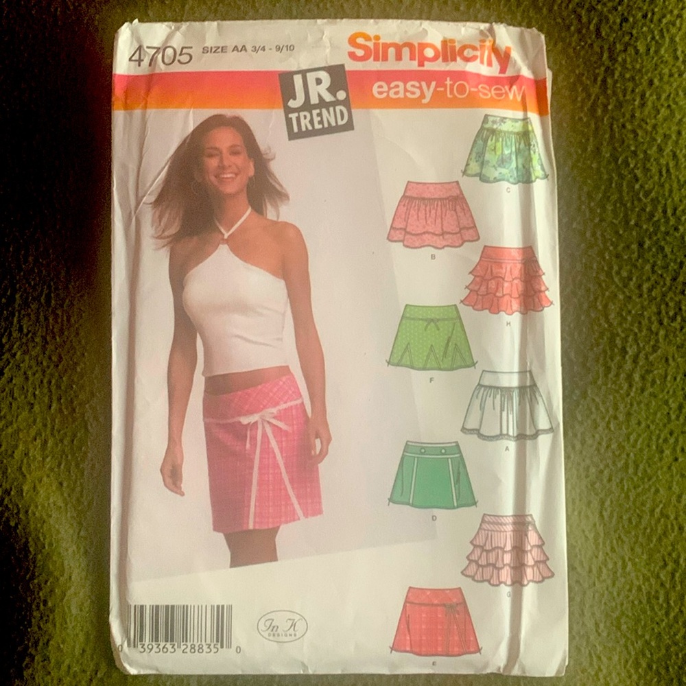 NWT Simplicity pattern 4705. Size AA (3/4-9/10). Jr. Trend. Easy-to-sew skirts.